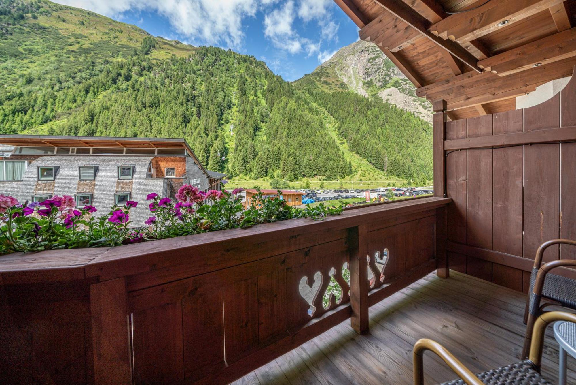 Hotel Mittagskogel Pitztal Sankt Leonhard im Pitztal Exterior foto
